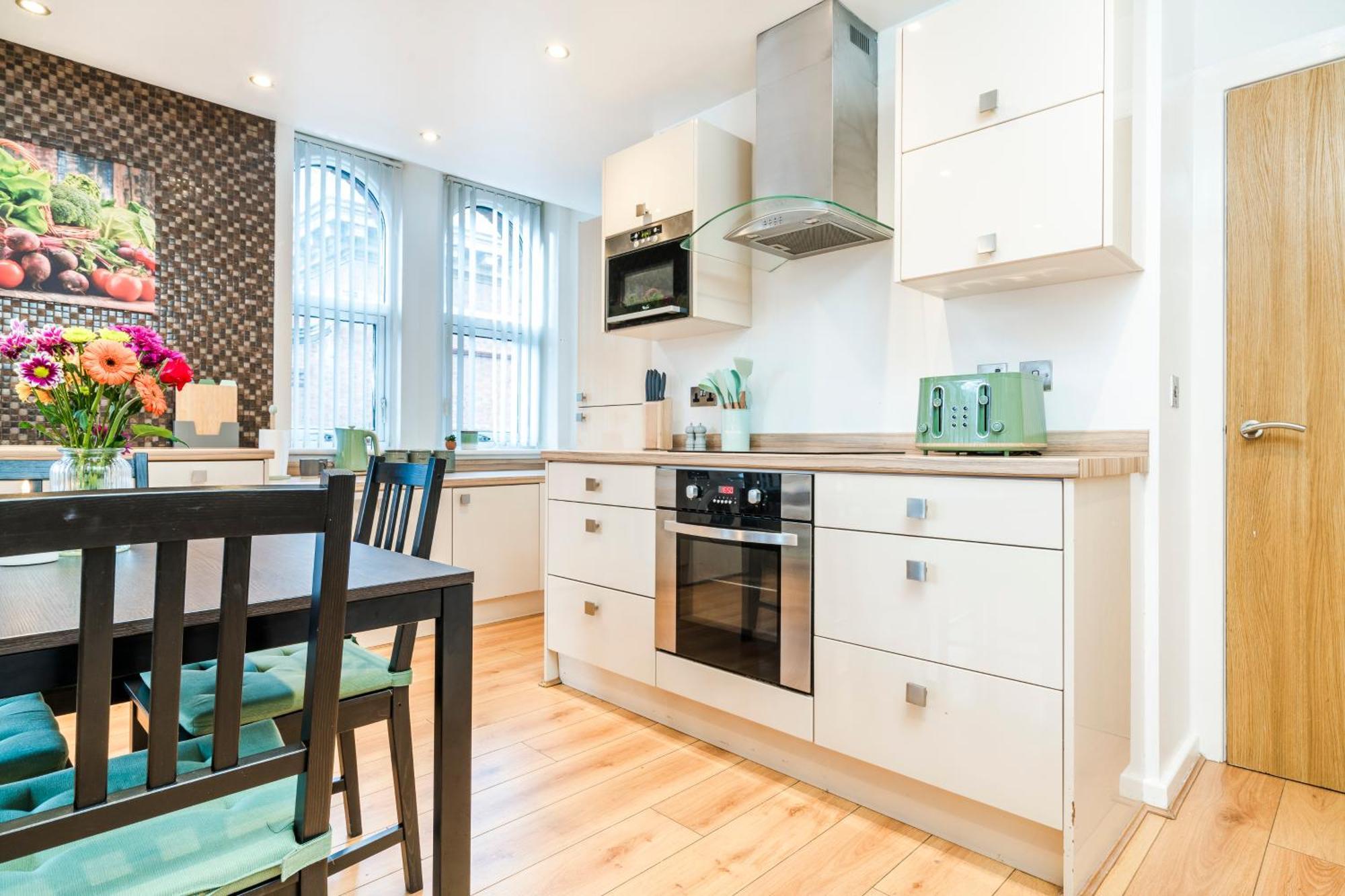 Cavern Quarters, Beautiful Two Bedroom City Centre Apartment By Garudy Serviced Apartments And Short Lets - Perfect For Longer Stays Liverpool Luaran gambar